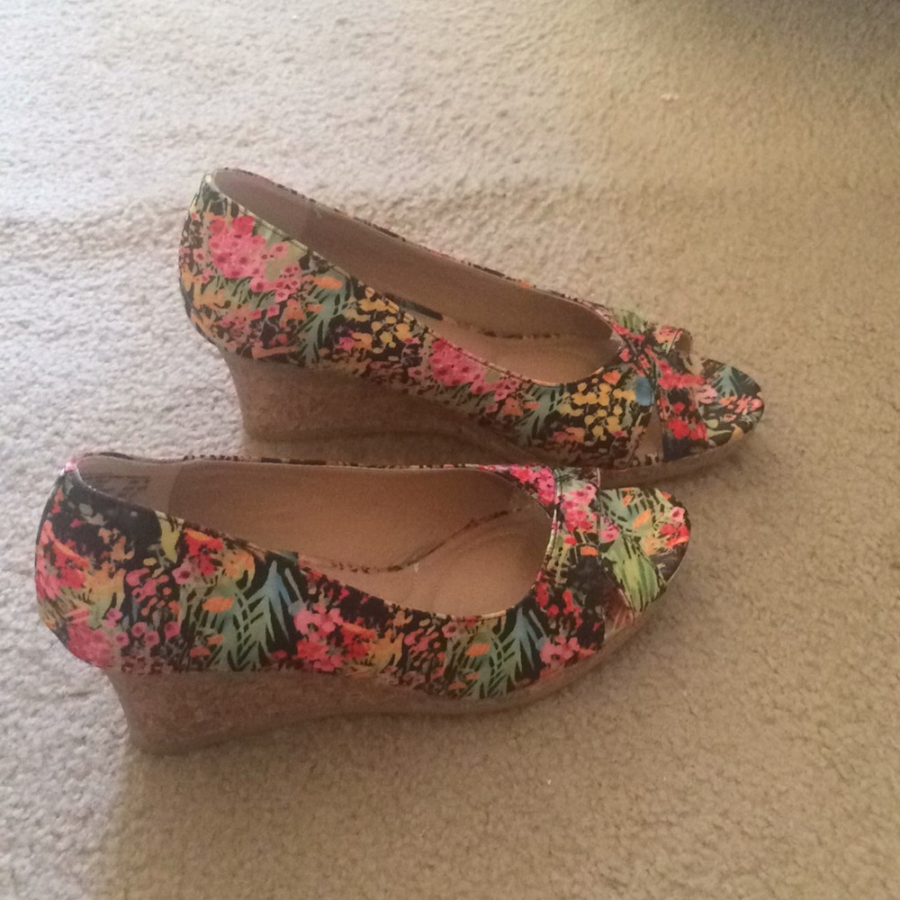 Tropical wedges